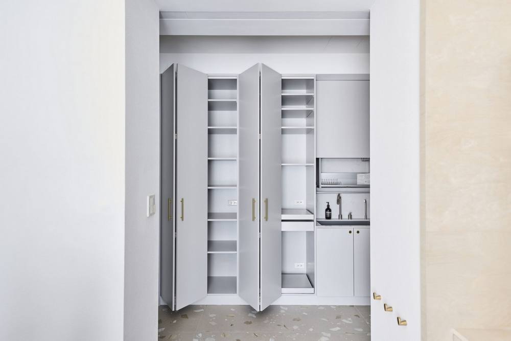 stylish-built-pandoors_tn.jpg stylish-built-pandoors_tn.jpg